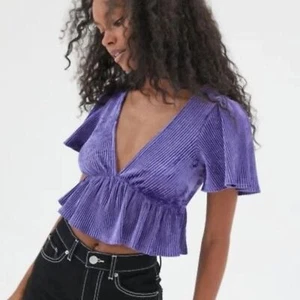 Urban Outfitters Crop Top Schößchen Velour Stretch Samt Gr. Large Flatterärmel - Bild 1 von 12