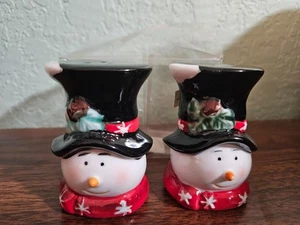 Salt and Pepper Shakers Set Snowman Hat top - Picture 1 of 2