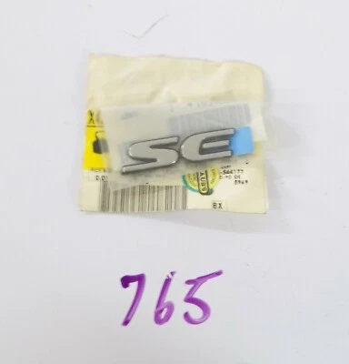 Placa de identificación emblema GM puerta delantera Pontiac Grand Prix 99 - 03 10246505 NOS Foto 1 de 2