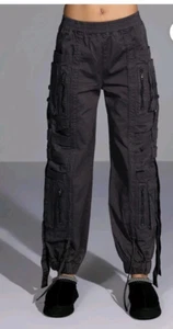 NUEVO CON ETIQUETAS Akira PANTALÓN CARGO CAN'T SLEEP GRIS MILITAR PARA MUJER TALLA MEDIANA $80 NUEVO - Imagen 1 de 16