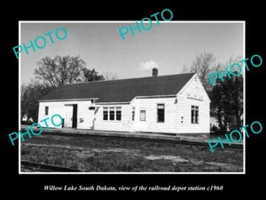 OLD POSTCARD SIZE PHOTO OF WILLOW LAKE SOUTH DAKOTA THE RAILROAD DEPOT c1960 - Imagen 1 de 1
