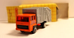 MATCHBOX SUPERFAST MB36 ORANGE REFUSE TRUCK GRAY DUMP NOS VINTAGE 1979 - Picture 1 of 11