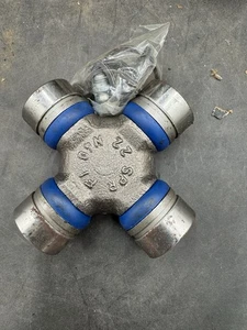 ​5-1200X SPICER Universal Joint Cleveland S55 2.375 x 1.063 Combo Cross - Picture 1 of 3