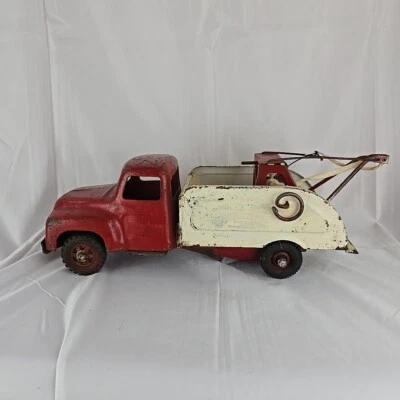 Vintage Buddy L Red & White Wrecker Tow Truck - Image 1 of 4