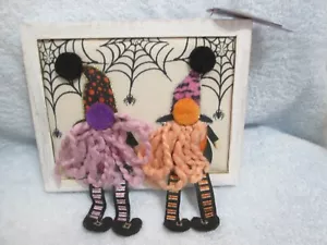 Halloween Schreibtisch Wandschild Wichtel mit 3D Beinen 7" x 8,5" Neu - Bild 1 von 1