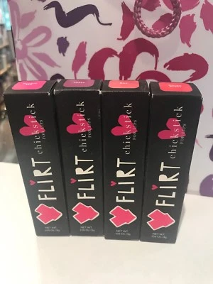4 PALITOS COQUETEOS PARA LABIOS *BAE+DOBLE GRIFO+YASSS+DESLIZAR A LA DERECHA* 0,105 OZ/3 g cada uno Foto 1 de 3