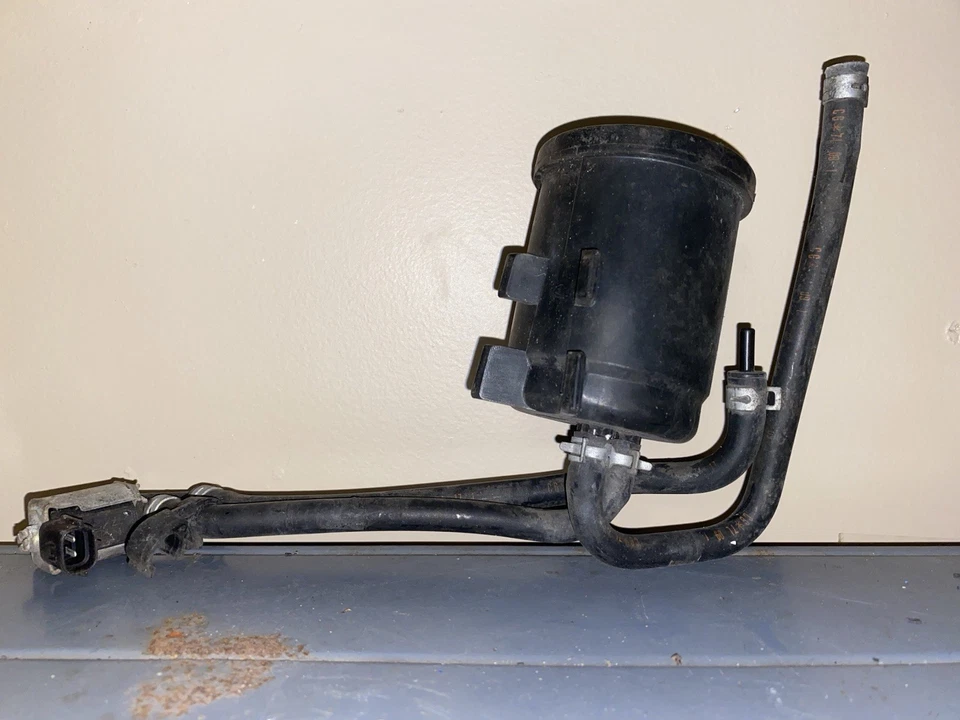 Bote evaporador de carbón con bahía de motor 99-05 Mazda Miata NB Foto 1 de 4