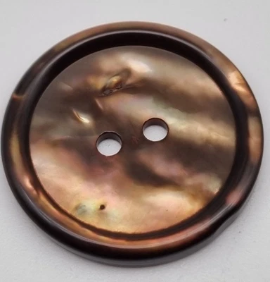 Brauner Perlmutt 2-Loch-Knopf 25-38 mm / Mother-of-Pearl Button Bouton Nacre P26 - Bild 1 von 2