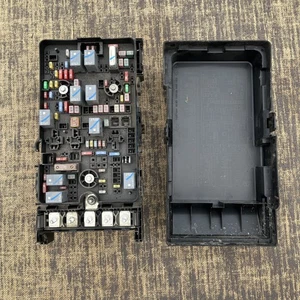 2017 Jeep Cherokee Latitude ✦ Power Supply Fuse Box 68264524AD OEM E1-1 - Bild 1 von 5