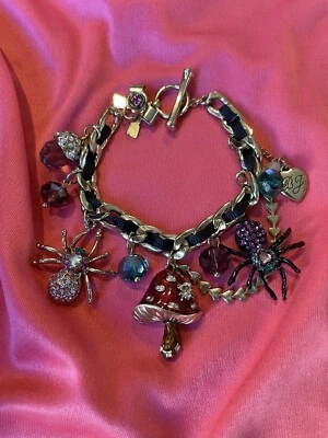 Pulsera Betsey Johnson Bosque Encantado Champiñón Rosa Araña Cristal Bellota Oro Foto 1 de 4