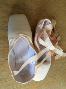 Pointe Shoes - UK Size 5 - Pink Canvas with Ribbons - Tiejian - Picture 1 of 2