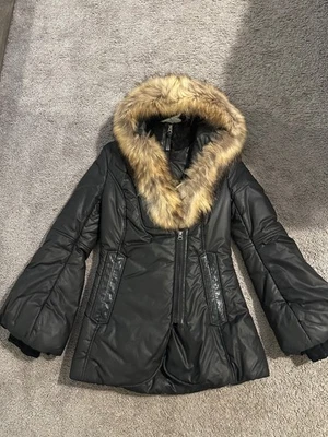 MACKAGE ABRIGO MUJER PLUMÓN MELOCOTÓN NEGRO CON RIBETE CUELLO PIEL NATURAL TALLA XS Foto 1 de 4