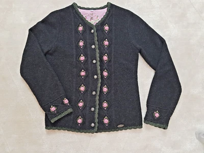 Country Line ♥️🏚️ Süße Trachten Strickjacke Gr. 36 bestickt  schwarz grün rosa - Bild 1 von 3