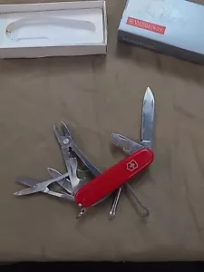 Victorinox 53481 Schweizer Armee Multitool Deluxe Tüftler rot Taschenmesser rot - Bild 1 von 6
