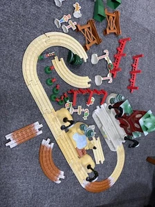 GEOTRAX Christmas In Toytown Set Toys R US Exclusive 2010 Set Parts/repair! - Picture 1 of 10