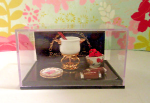 Dollhouse Miniature Reutter Strawberry Chocolate Fondue 1:12 Adult Collectable