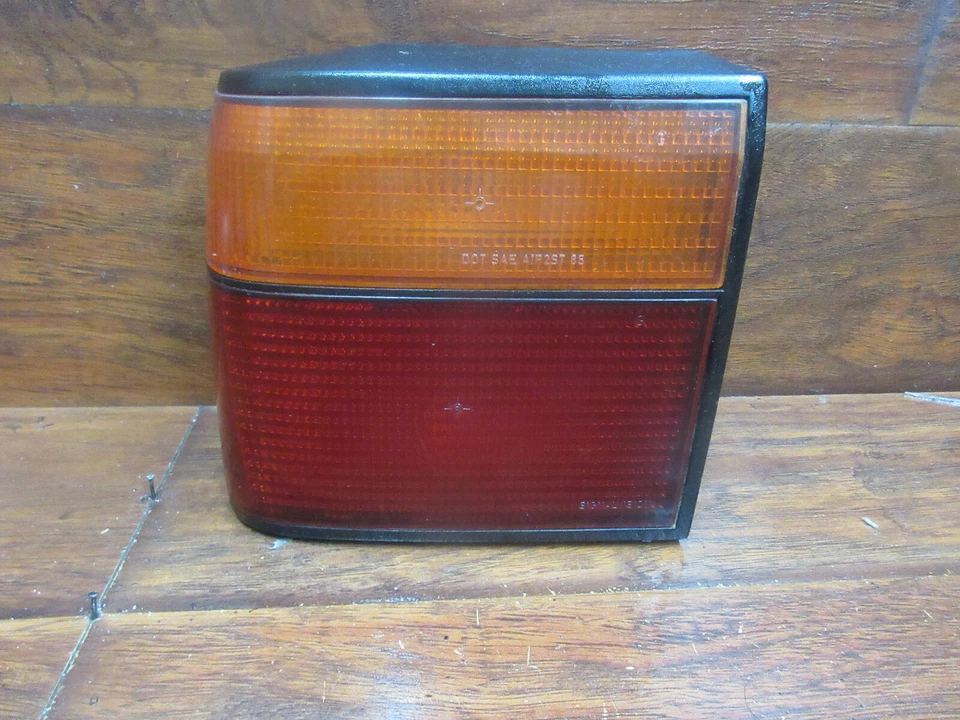 Renault - Eagle Medallion: 1988, 1989, izquierda - luz trasera del conductor Foto 1 de 4