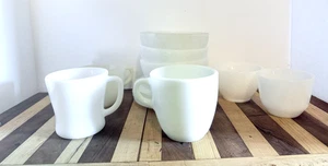 12 pezzi vintage White Federal Glass Company anni 50 5 tazze, 4 piattini e 3 ciotole - Foto 1 di 4