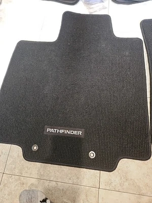 Juego de alfombrillas negras Nissan Pathfinder 2013-2020 como nuevas 999E2XZ00 Foto 1 de 2
