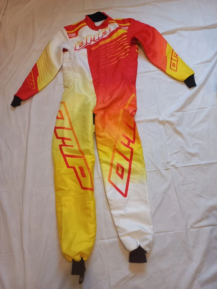 TUTA KART LUCIDA TOP TG 50 BIANCO GIALLO ROSSO OMP RACING KS-1R SENZA OMOLOGA - Immagine 1 di 4