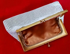A Beautiful Timeless Piece By Whiting And Davis; white Mesh Metal Small Clutch - Picture 1 of 6