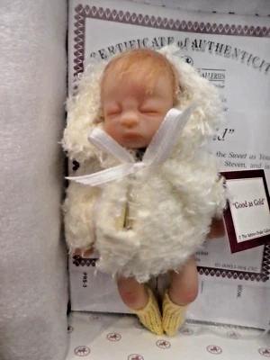 MUÑECA BEBÉ 4 PULGADAS GOOD AS GOLD DE ASHTON DRAKE GALERÍAS COMO NUEVA EN REMITENTE Foto 1 de 4