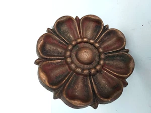 Cortina policromada de hierro fundido de colección accesorios acabado lazo trasero Tudor Rose - Imagen 1 de 4