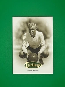 2020 Futera Heritage #107 Bobby Moore #/9 - Trading Card - Picture 1 of 2
