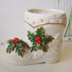 NEU Porzellan Stechpalme Mini STIEFEL Internationaler Basar Figur WEIHNACHTEN Urlaub 4 Zoll - Bild 1 von 6