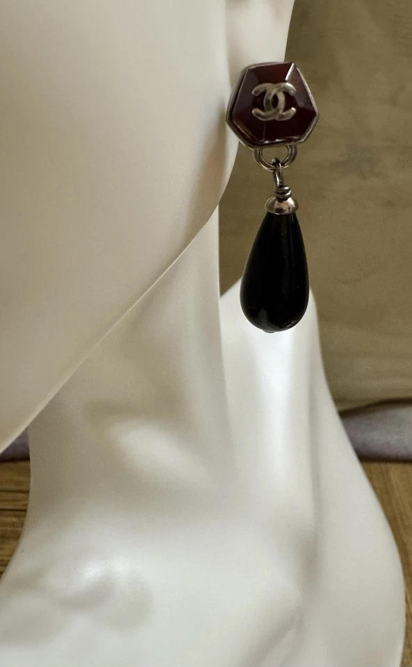 Подлинные винтажные темно-красные черные посеребренные висячие серьги Chanel Gripoix - Изображение 1 из 4