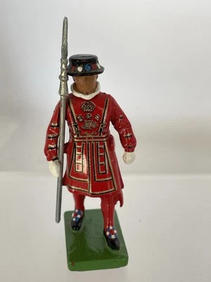 W Britain Metal Beefeater Guard Military Diecast Figure Figurine - image 1 of 4