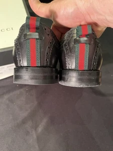 AUTENTICHE SCARPE GUCCI BROGUE OXFORDS $1.650 STRISCE GG PUNTA ALARE SI ADATTANO DA UOMO 11,5 - Foto 1 di 24