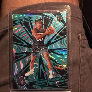 2024-25 Panini Revolution Terrence Shannon Jr #148 Teal Scope /35 RC SP - Foto 1 di 5