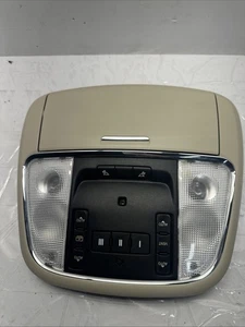 2015-2023 CHRYSLER 300 FRONT CENTER OVERHEAD CONSOLE DOME LIGHT LAMP OEM - Foto 1 di 4