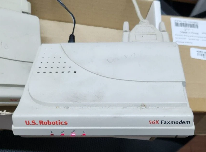 3COM USRobotics 64-995630-02 USR External 56K FAX/Modem with Serial Cable - Image 1 of 3