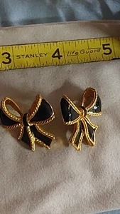 Vintage JKL Costume Jewelry Avon Black Enamel Gold Ton Bows - Picture 1 of 6