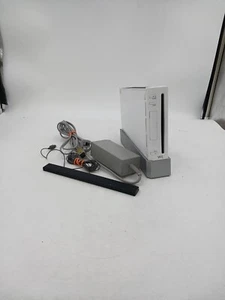 Nintendo Wii RVL-001 512 MB Home Console - White - Picture 1 of 8