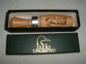 2005 Ducks Unlimited "Joe Bucher" signiert geschnitzt Duck Call Osawatomie Kansas #1 - Bild 1 von 5
