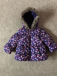 M+S Baby Mädchen Winter gefütterter Mantel Alter 6/9 Monate exzellenter Zustand - Bild 1 von 7