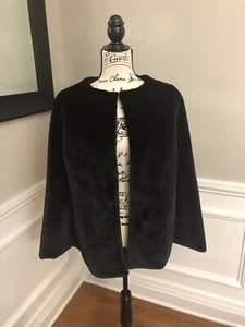 Nuevo poncho de piel sintética negro Ann Taylor - Imagen 1 de 3