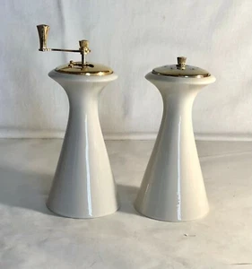 Lenox Olympia Gold 5 1/4" Salt And Pepper Mill - Picture 1 of 3