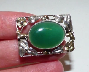 ANTIGUO BROCHE ARTESANAL CRISOPRASA PLATA DORADO JUGENSTIL BERNARD INSTONE - Imagen 1 de 4