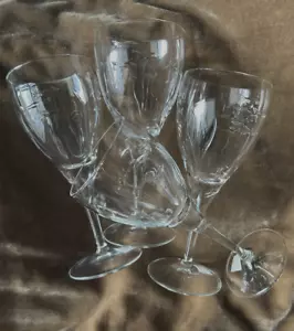 Set of 4 Clear Glass Wine Goblets Cut Fish & Seaweed Design ~ Signed ~ Mint Cond - Picture 1 of 7