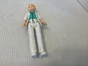 Casa de muñecas Playskool - Mujer doctora - Como se muestra - Imagen 1 de 4