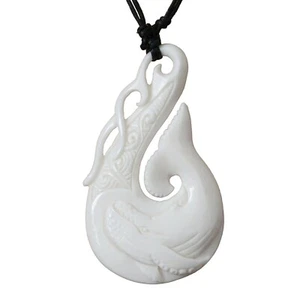 Ciondolo amuleto tribale osso osso Maori Heimau balena design incl. nastro PB407 - Foto 1 di 1