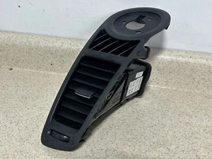 Kia Soul Dash 2010-2013 lado izquierdo aire acondicionado calentador aire rejilla ventilación color negro OEM - Imagen 1 de 4