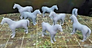 Lot of 8 Wild Horse Minis Miniature Figures 28mm Scale Dungeons & Dragons Resin - Picture 1 of 3
