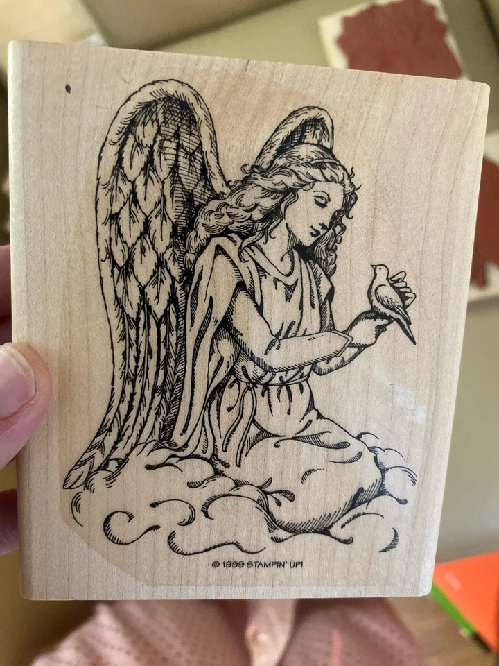 Estampación de ÁNGEL ELEGANTE con Paloma 1999 Sello de Goma Alas de Amor Sostener Enfold Foto 1 de 1