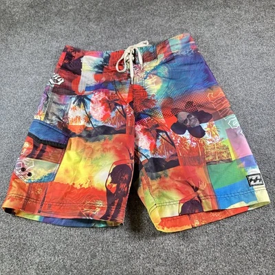 Pantalones Cortos Billabong Hombres 33 Y2K Sin Forro Surf Bañador Collage Gráfico Bordado Foto 1 de 4