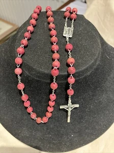 vintage rosary Red beads with cross - Foto 1 di 6